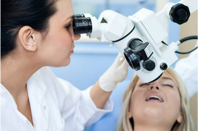 ما هو علاج جذور الأسنان بالميكروسكوب؟